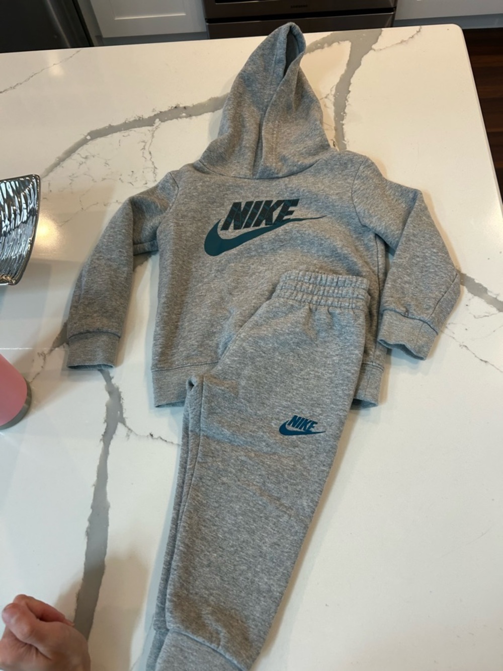 LIKE NEW! Toddler Nike Hoodie and Jogger set. Size 2T.